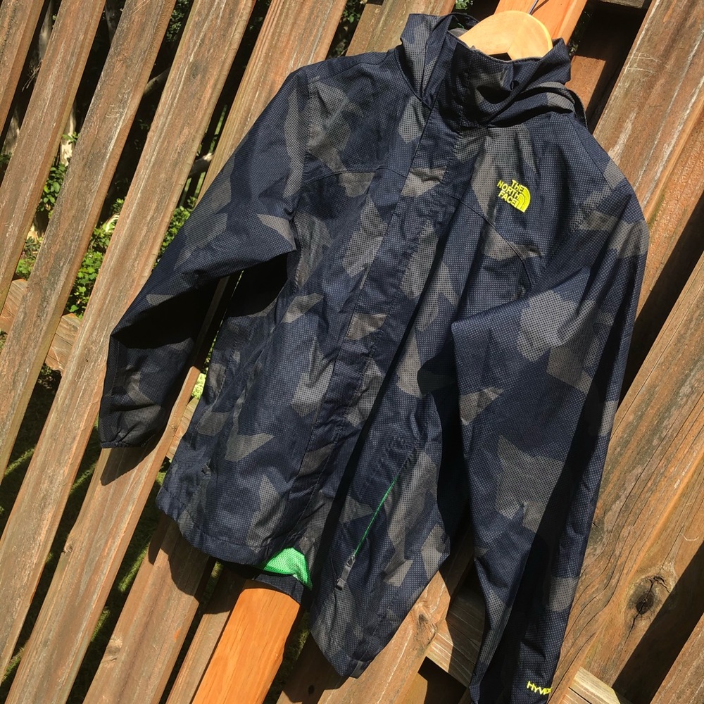 (Women’s XS or S) North Face windbreaker/Raincoat - Picture 2 of 4